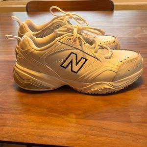 White New Balance 624